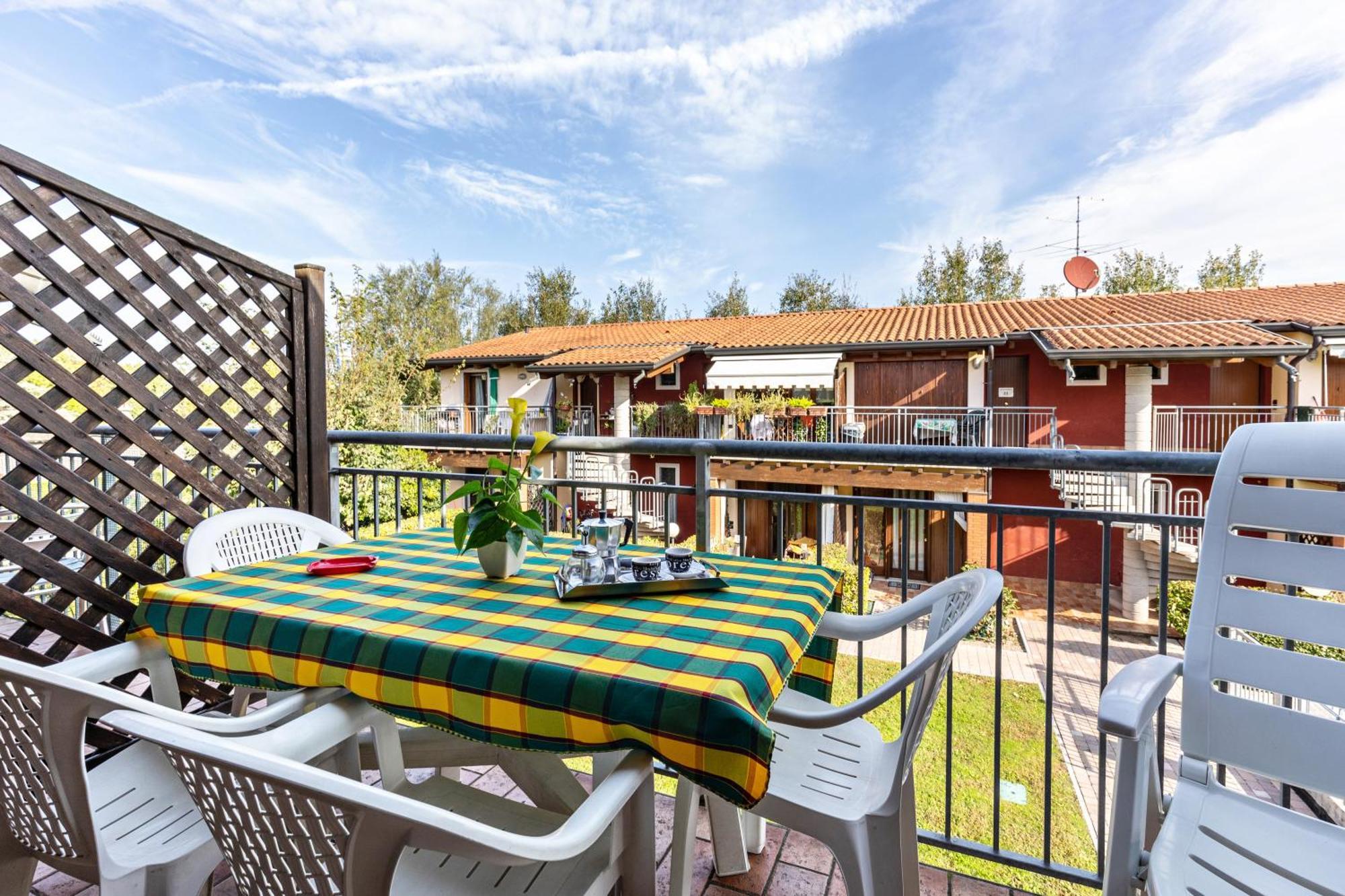 Residence La Corte Near Gardaland Castelnuovo del Garda Zewnętrze zdjęcie