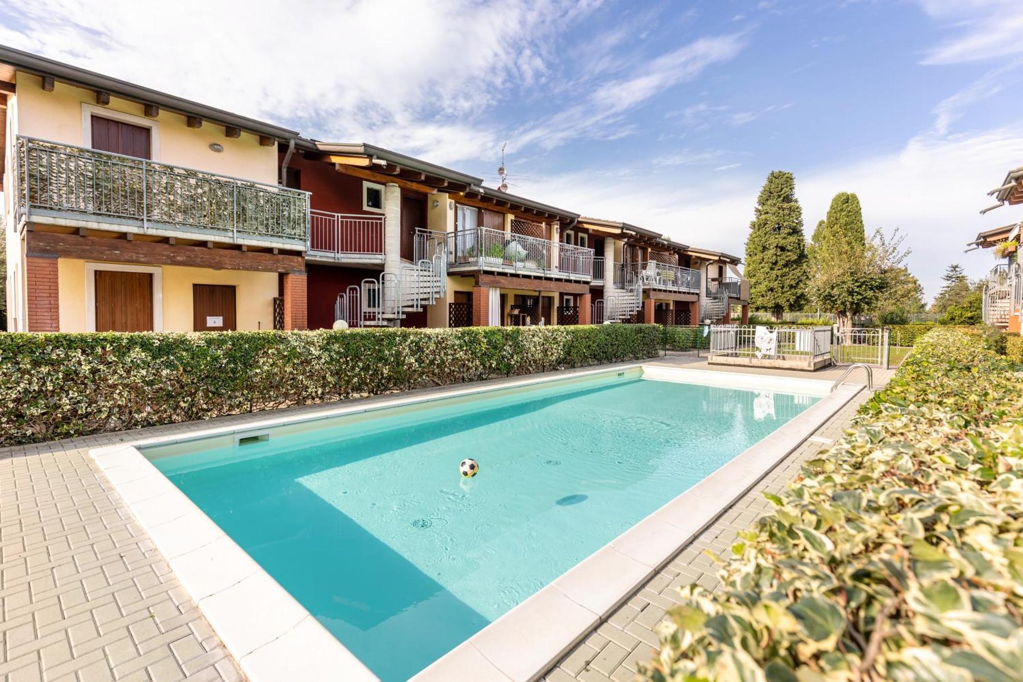 Residence La Corte Near Gardaland Castelnuovo del Garda Zewnętrze zdjęcie